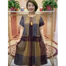 批发方格棉麻双兜大版夏天连衣裙50到60岁高档女装老年人裙子加肥加大