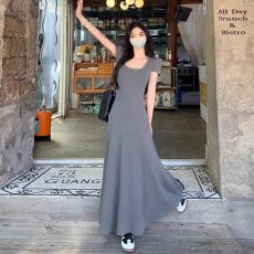 批发法式灰色修身<b class='q'>连衣裙</b>子女装夏季2026新款高级感气质收腰小个子长裙