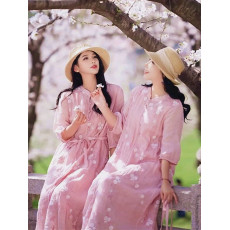 批发天丝重工刺绣气质<b class='q'>连衣裙</b>女2026夏季新款宽松度假系带轻奢显瘦长裙