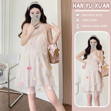 批发实拍孕妇法式立体花朵挂脖露肩连衣裙2025新款设计感百搭裙夏