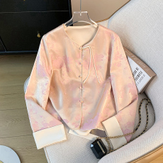 批发实拍新中式古风气质秋款汉服茶服V领盘扣缎面提花复古长袖外套