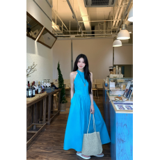 批发实拍实价  新款设计感挂脖绑带蓝色长款显瘦<b class='q'>连衣裙</b>