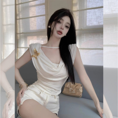 批发纯欲白色蝴蝶荡领无袖T恤女夏季法式甜辣修身短款设计感露背上衣