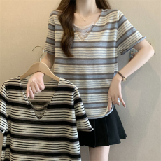 批发实拍*大码夏季新款<b class='q'>女装</b>V领条纹气质显瘦宽松休闲针织上衣短袖T恤