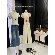批发cookadaily人鱼 天丝<b class='q'>婴儿</b>肌裸感羊毛纯欲v领正肩修身t恤短袖上衣