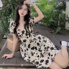 批发设计感蝴蝶结露背公主裙女装2026夏季新款收腰显瘦碎花短袖连衣裙