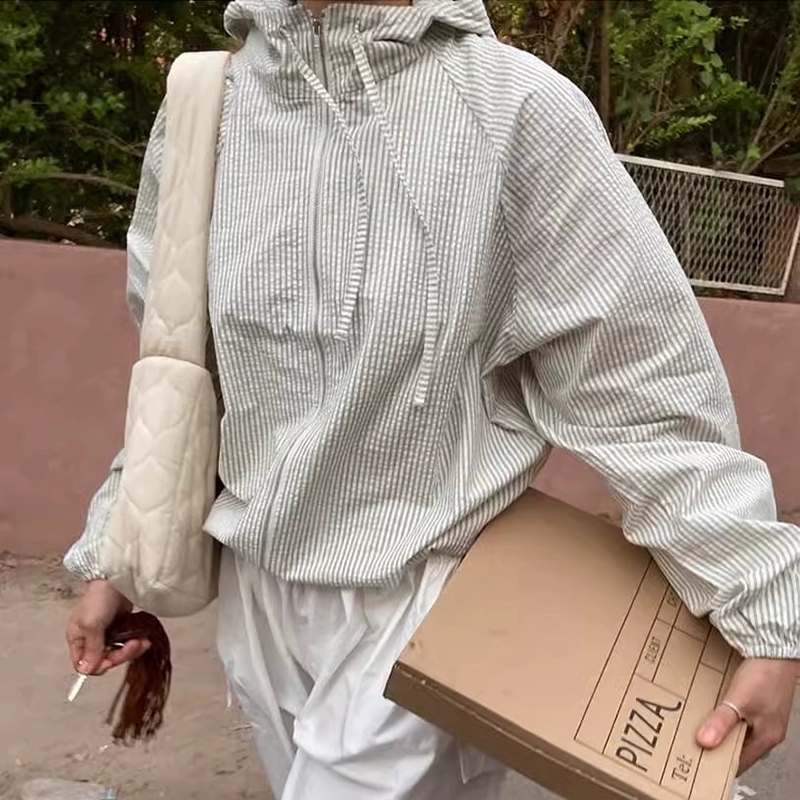 韩版连帽式条纹防晒衬衫外套女春季新款法式慵懒风宽松百搭上衣