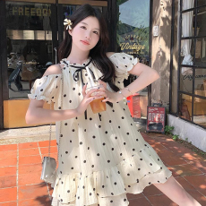 批发初恋甜美减龄露肩法式公主<b class='q'>裙</b>女夏新款小个子波点<b class='q'>娃娃</b><b class='q'>裙</b>温柔连衣<b class='q'>裙</b>
