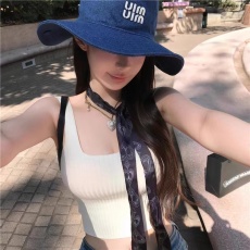 批发方领针织白色小吊背心<b class='q'>女</b>西装内搭打底衫美背抹胸无袖短款上衣外穿