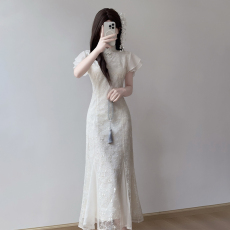 批发实拍<b class='q'>伴娘</b>装新中式国风改良刺绣旗袍鱼尾领证订婚白色连衣裙<b class='q'>礼服</b>