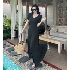 批发实拍夏季新款法式V领赫本风短袖<b class='q'>连衣裙女</b>显瘦收腰气质大摆长裙潮