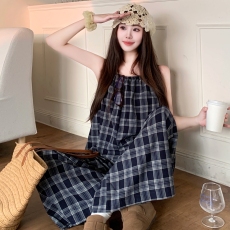 批发法式复古格纹方领吊带连体阔腿裤女夏2025新款宽松显瘦休闲<b class='q'>背带裤</b>