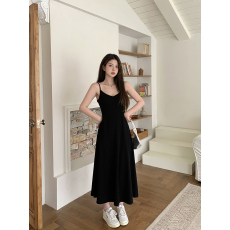 批发实拍大码女装2026新款黑色吊带露背气质法式连衣裙长款修身收腰裙