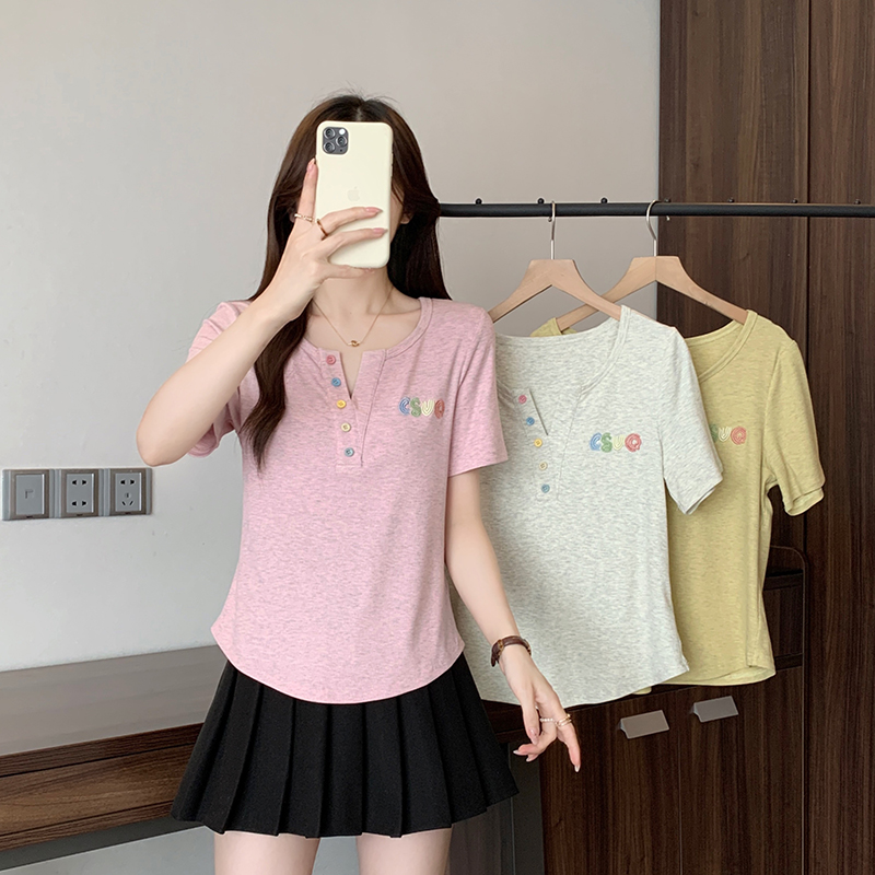 MY5433# 夏装新款胖mm大码女时尚彩色纽扣半开领绣花字母短袖T恤女裝貨源服裝批發