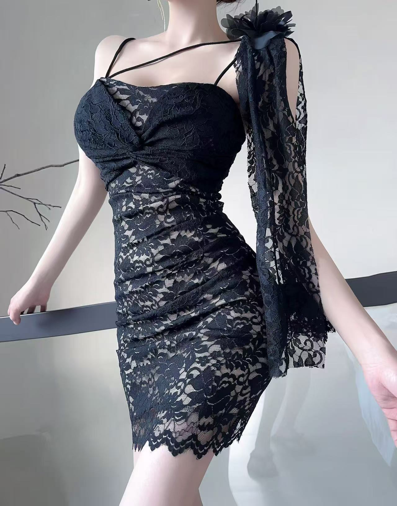 实拍现货大气设计感黑色礼服裙性感蕾丝短款吊带包臀打底连衣裙