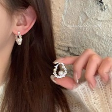 批发轻奢小众碎银子珍珠耳环女百搭气质高级感几何形圆圈耳钉耳饰批发