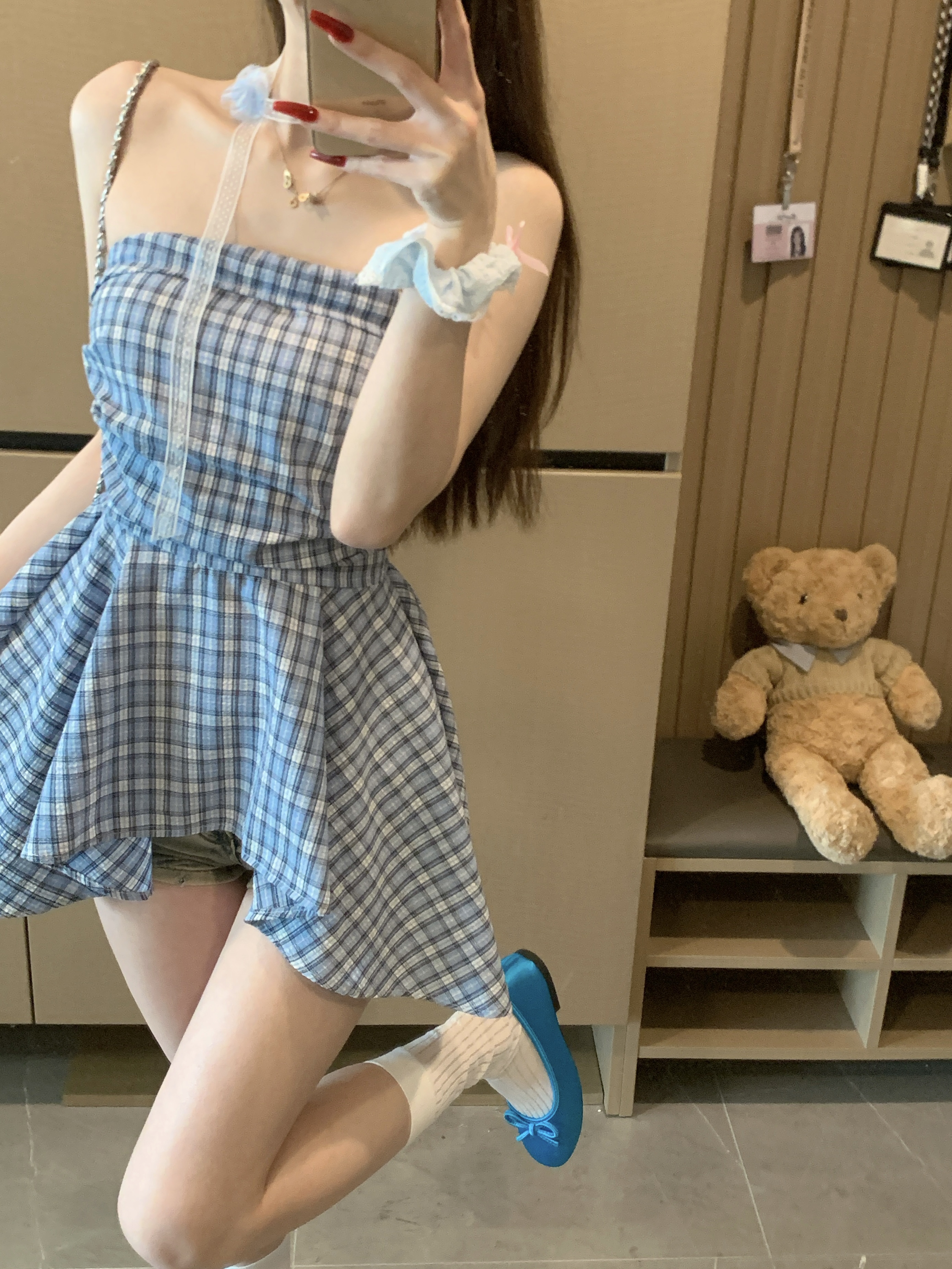 실사 프릴 오프숄더 배색 체크무늬 조끼 여성 2025 불규칙 주름 몸매 가꾸기 튜브탑 맨위