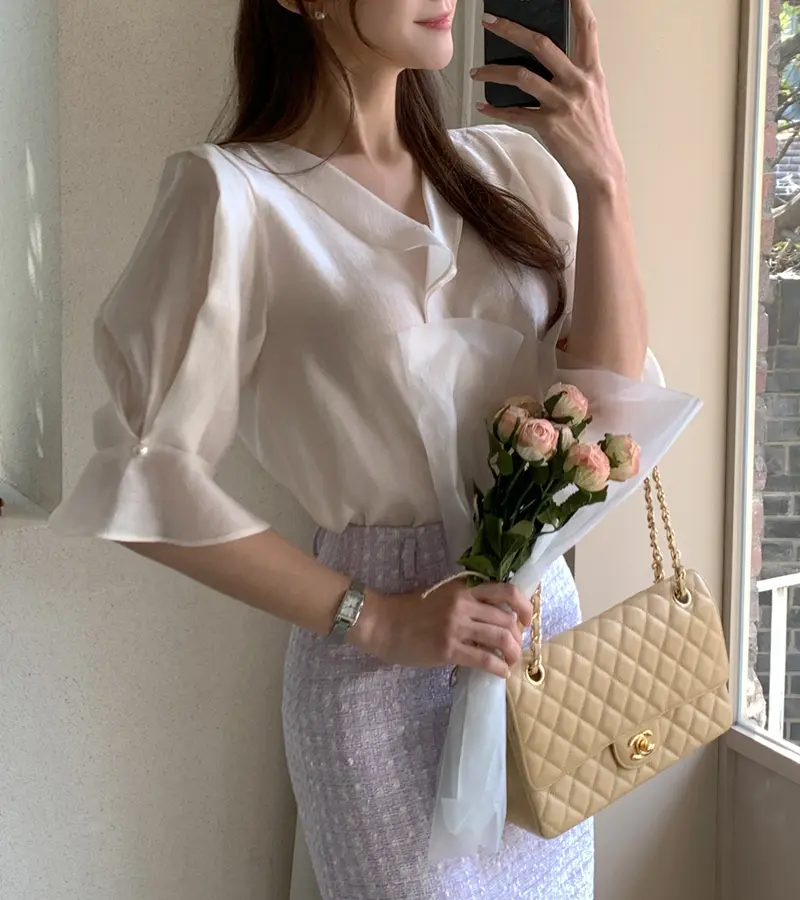 여성용 V넥 러플 프릴 블라우스 상세 이미지 1