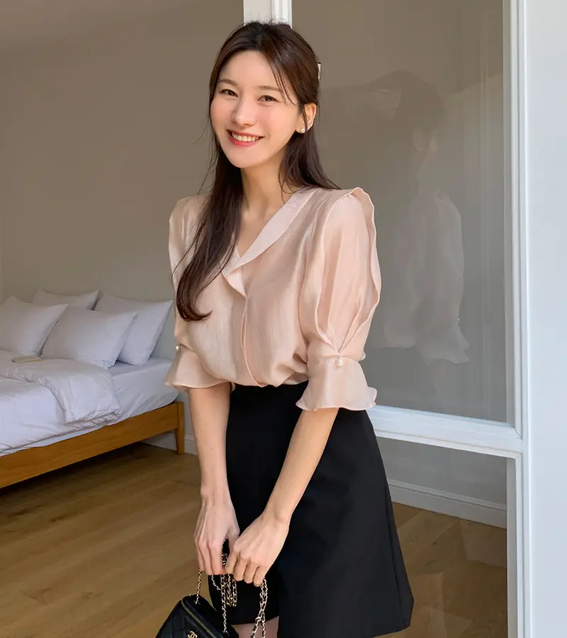 여성용 V넥 러플 프릴 블라우스 상세 이미지 18