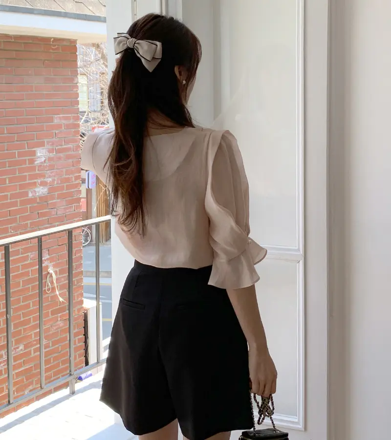 여성용 V넥 러플 프릴 블라우스 상세 이미지 23