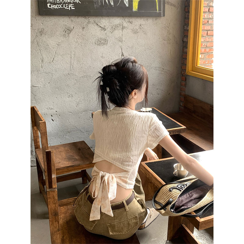 핫걸 뒤로 홀로우 아웃 스트랩 반팔 티셔츠 여름 새로운 몸매 가꾸기 쇼트 스타일 맨위