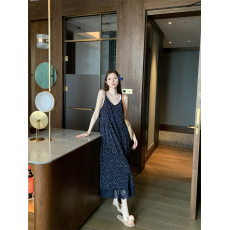 批发实拍实价藏蓝色蕾丝拼接<b class='q'>吊带</b><b class='q'>连衣裙</b>女夏季新款显瘦长裙子