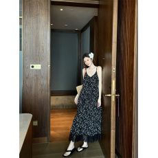 批发实拍实价藏蓝色蕾丝拼接<b class='q'>吊带</b><b class='q'>连衣裙</b>女夏季新款显瘦长裙子