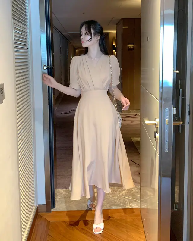 프렌치 스타일 V넥 퍼프소매 원피스 상세 이미지 37