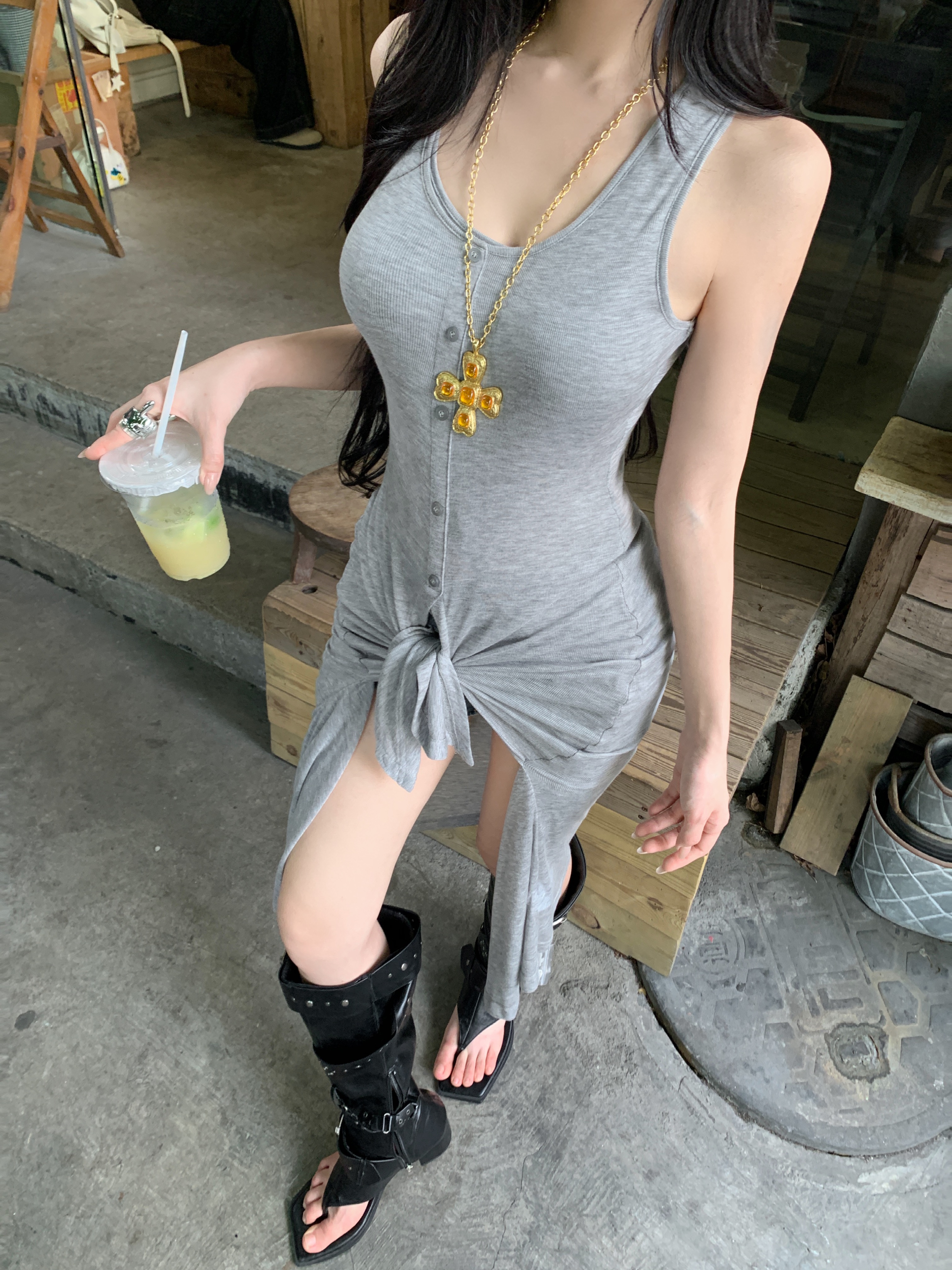 실사 정가 여름 단추 신제품 작은 대중 페이크 레이어드 맨위 패션 디자인 센스 핫걸 민소매 조끼 여성