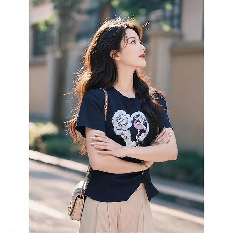 검정색 자수 못 훈련 라운드 넥 반팔 티셔츠 여성 여름 새로운 디자인 센스 작은 대중 다용도 허리 수축 슬림해 보이는 맨위