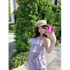 批发实拍~ 挂脖荷叶边连衣<b class='q'>裙</b>出行约会度假流行穿搭叠层短<b class='q'>裙</b>