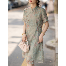 批发限价+12+小视频 <b class='q'>连衣裙</b>女夏2026宽松气质显瘦a字裙<b class='q'>刺绣</b>新中式国风