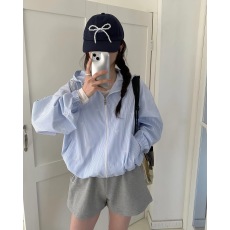 批发已出货～<b class='q'>甜美</b>蝴蝶结绣花条纹带帽防晒风衣外套