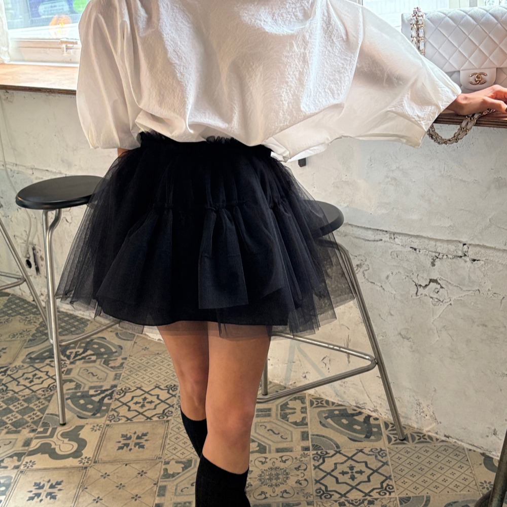 chic韩国俏皮减龄一字肩设计感灯笼袖衬衫+蓬蓬网纱半身裙