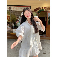 批发实拍~新款甜美减龄重工刺绣小花拼接花边系带蝴蝶结宽松<b class='q'>连衣裙</b>