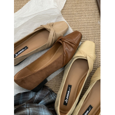 批发通勤百搭单鞋女鞋2025年春秋新款浅口方头温柔晚风配裙子气质瓢鞋