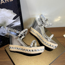 批发2025欧洲站夏季新款坡跟凉鞋厚底增高鞋露趾铆钉凉拖时尚潮鞋