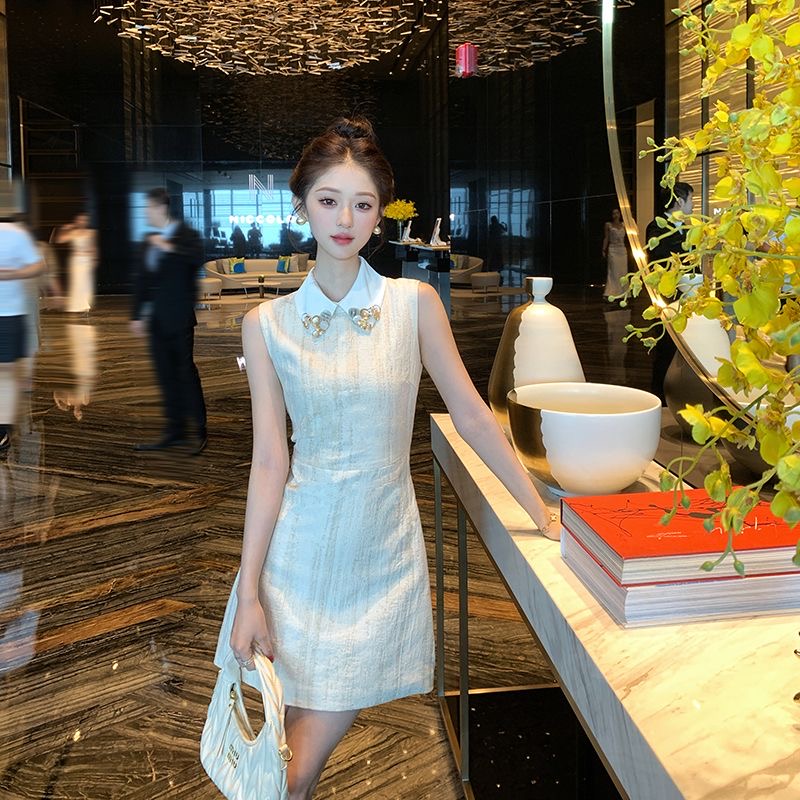 法式重工千金风气质连衣裙女新款无袖珠扣收腰显瘦设计短裙女