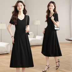 批发实拍 高级感赫本风短袖<b class='q'>连衣裙</b>女夏新款显瘦收腰长裙U领a字裙子女