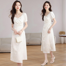 批发实拍花间煮酒法式方领<b class='q'>连衣裙</b>女夏气质收腰显瘦泡泡袖长裙子