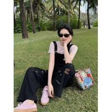 批发~童趣刺绣黑色牛仔<b class='q'>背带裤</b>女春季复古重工减龄宽松阔腿裤子