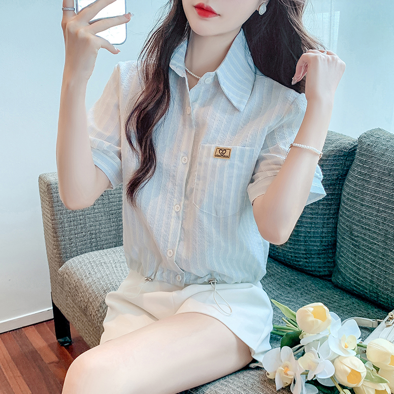 스트라이프 쇼트 스타일 반팔 여성 셔츠 여름 드레스 2026 여름 연령 감소 펌프 로프 맨위