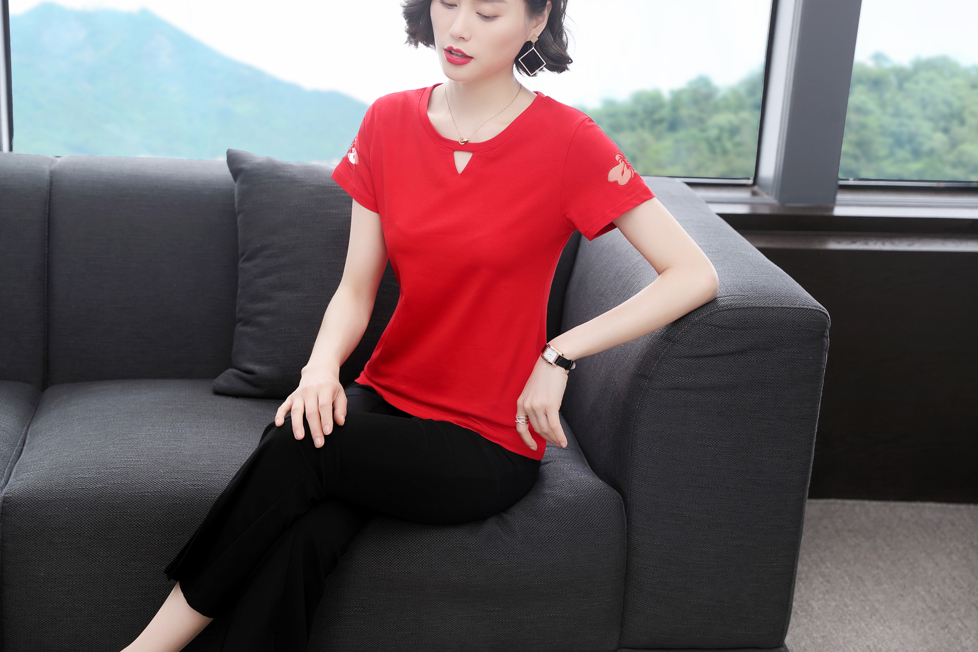 단색 자수 홀로우 아웃 빅 사이즈 티셔츠 여성용 짧은 소매 몸매 가꾸기 외국 가스 동정 순면 여름 반소매 라운드 넥 다용도 맨위