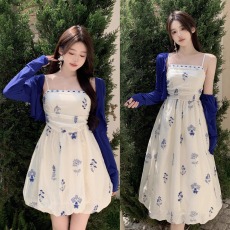 批发甜美风穿搭<b class='q'>花苞</b>碎花吊带短裙新中式国风气质收腰显瘦克莱因蓝开衫