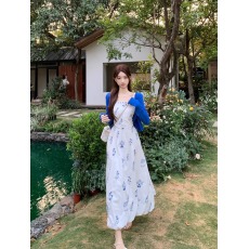 批发温柔风显瘦穿搭碎花吊带长裙气质收腰花苞设计感减龄蓝色开衫上衣