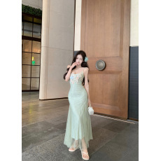 批发实拍绿色吊带裙<b class='q'>连衣裙</b>女夏季法式鱼尾裙绝美度假长裙