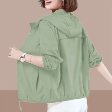 批发时尚百搭女士防晒衣夏季薄款<b class='q'>妈妈</b>装户外防晒服宽松大码透气短<b class='q'>外套</b>
