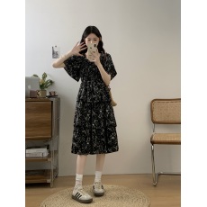 批发实拍大码女装2026夏季胖MM气质方领遮肚显瘦法式碎花裙<b class='q'>连衣裙</b>