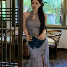 批发新中式印花镂空改良<b class='q'>旗袍</b>裙复古温柔风设计感小众开叉裙
