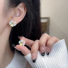 批发森系小清新彩色亚克力花朵耳环女时尚气质五彩花瓣耳钉网红耳饰品